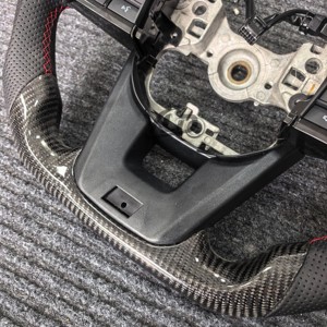 Volant de voiture en cuir et fibre de carbone cousu à la main de qualité OEM YLD pour Toyota LC300 Land Cruiser Camry Hiace Hilux Corolla - Product Image 4