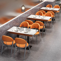 Mobilier de boulangerie moderne en bois, design d'intérieur de café avec comptoir de desserts en pierre pour centre commercial ou école