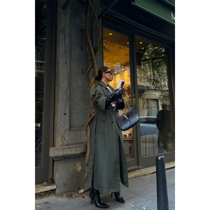 Gabardina Caqui para Mujer con Abertura Lateral, Estilo Casual, Tejido de Cuero y Punto, Relleno de Algodón, Decoración con Botones, Personalizada para Otoño - Product Image 2