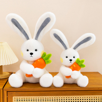 Peluche Lapin Assis Doux et Moelleux Tenant une Carotte Orange et Trois Feuilles Vertes – Cadeau d'Anniversaire – Fournisseur Direct – Animal en Peluche