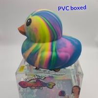 Jouet Squishy Canard Motif Tourbillon Arc-en-ciel Corps en Forme de Cœur Bec Orange Cadeau Mignon pour Enfants et Adultes Présentoir Sensoriel