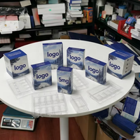 Boîte en carton personnalisée à double fente avec processus holographique et pelliculage brillant pour l'emballage de sets de flacons de 3 ml et 10 ml