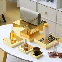 Geelin Lot de 8 Supports en Acrylique Poli en Forme de Cube avec Fond Creux pour Présentation d'Aliments et de Bijoux 8 Tailles (Or Plat)