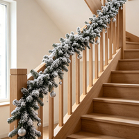 Guirlande de Noël floquée en plastique - Décoration végétale suspendue durable et écologique pour usage intérieur/extérieur, personnalisable