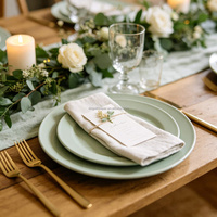 Assiettes en papier vert sauge en gros pour mariages, fêtes prénuptiales et réceptions en plein air
