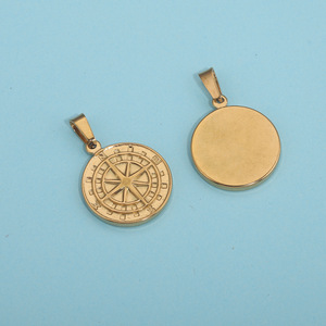 Colgante de brújula de acero inoxidable chapado en oro PVD |   Colgante Duradero y Resistente a la Decoloración para Hombres y Mujeres - Product Image 3