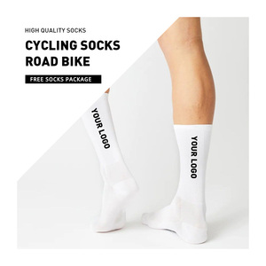 Chaussettes de cyclisme aérodynamiques pour hommes de haute qualité, chaussettes de vélo sportives unisexes en nylon blanc, respirantes et athlétiques - Product Image 1