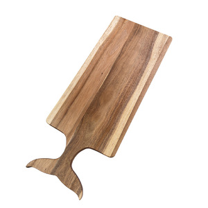 Planche à découper artisanale en bois d'<span class=keywords><strong>acacia</strong></span> durable avec poignée ergonomique en forme de queue de baleine |   Planche de service à charcuterie de style nautique haut de gamme pour - Product Image 3
