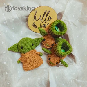 Bambola Sonaglio all'Uncinetto Baby <span class=keywords><strong>Yoda</strong></span> - Giocattolo Sensoriale Fatto a Mano Ispirato al Bambino con Campanellino Delicato, Regalo per Neonato e Baby Shower - Product Image 5