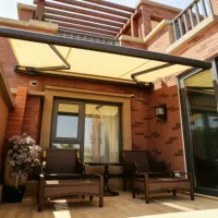Auvent à bras courbé entièrement enroulable, auvent de terrasse rétractable résistant au vent avec inclinaison réglable, protection contre toutes les intempéries