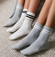 Chaussettes de demoiselle d'honneur personnalisées à rayures 2026, motif jacquard sportif, longueur mi-mollet, taille unique, en spandex, cadeau de demande en mariage