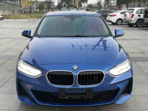 <span class=keywords><strong>BMW</strong></span> Série <span class=keywords><strong>1</strong></span> 2020 120i M Sport Package <span class=keywords><strong>1</strong></span>.5T 7 vitesses à double embrayage Traction avant Essence Berline compacte d'occasion à prix abordable - Product Image 2