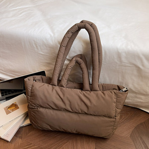 Borsa a Spalla Morbida Trapuntata Grande Capacità Invernale da Donna, Borsa a Mano Versatile Trapuntata Sottobraccio per Uso Quotidiano - Product Image 3