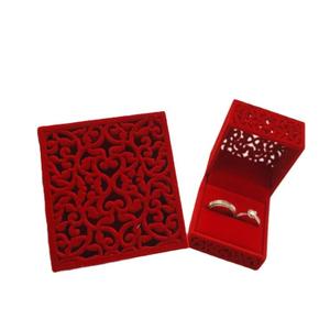 Caja de joyería festiva roja con diseño hueco, pequeña y exquisita. - Product Image 2