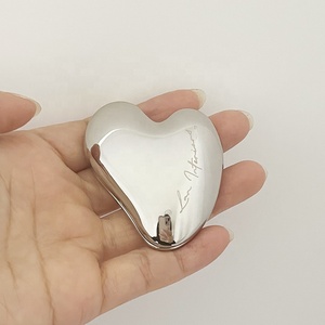 Promozionale in lega di metallo cuore semplice trucco specchio argenteo con logo personalizzato inciso al Laser - Product Image 5