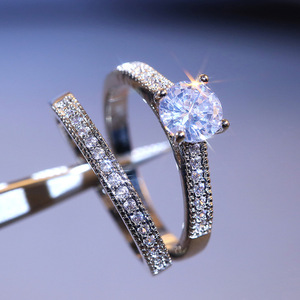 Set di Anelli per Coppia con Zirconi a Quattro Punte Rotondi per Donne, Elegante Gioiello di Moda per Matrimonio e Fidanzamento - Product Image 2
