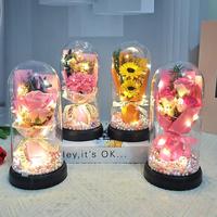 Vente en gros de mini-bouquets de roses et de œillets en savon sous cloche en verre avec LED, cadeau pour la fête des mères, la Saint-Valentin et les anniversaires