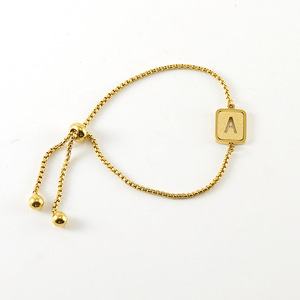 En stock, vente en gros : Bracelet à lettres en acier inoxydable doré pour femme, ajouré et réglable - Product Image 1