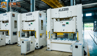 La machine d'estampage CNC de 315 tonnes fonctionne dans la ligne de production de lavabo d'évier en acier inoxydable