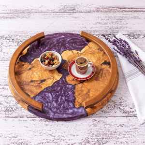 Motifs élégants en résine sur des plateaux en bois massif, parfaits pour servir des collations, des boissons et des desserts tout en ajoutant une touche élégante - Product Image 4