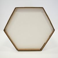 Maison pour chat en carton pour chats d'intérieur - Boîte hexagonale pliable, légère et durable, design blanc moderne (15,75" x 12,4")