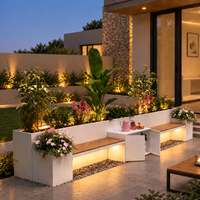 Banc-lit intégré gris foncé avec jardinière et assise en WPC pour aménagement extérieur, mobilier de jardin, parc et rue