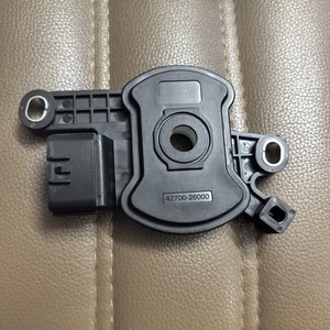 Interrupteur de position de boîte de vitesses Hyundai 42700-26000 pour remplacement et réparation des interrupteurs automatiques - Product Image 1