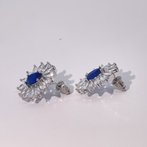 ต่างหูทรงเรขาคณิตสำหรับผู้หญิง ดีไซน์คลาสสิกและหรูหราจาก Tianyu Gems ตัวเรือนทองเหลืองชุบทอง ประดับด้วยเพทายทรงรีสีน้ำเงิน - Product Image 5