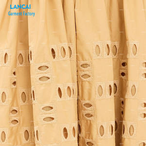 Lancai Robe portefeuille élégante sans manches à imprimé floral et boutonnée à l'avant pour femme de haute qualité - Product Image 6