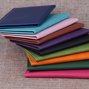 กระเป๋าใส่<span class=keywords><strong>พาส</strong></span>ปอร์ตหนัง PU แฟชั่นสำหรับเดินทาง ขายส่ง พร้อมโลโก้สั่งทำ OEM/ODM สำหรับผู้หญิงและผู้ชาย - Product Image 5