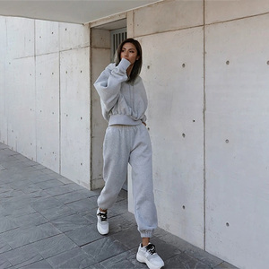 Conjunto de sudadera con capucha y Logo personalizado <span class=keywords><strong>para</strong></span> <span class=keywords><strong>Mujer</strong></span>, Top corto de Fitness en blanco <span class=keywords><strong>para</strong></span> exteriores, conjunto informal de manga larga, Tops cortos sólidos, conjunto de pantalones - Product Image 3