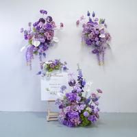 Composition florale murale et de sol moderne en soie violette, centres de table de mariage, décorations de table, fond de photographie, longue