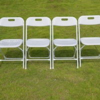 Chaise pliante en plastique blanche empilable avec poignée dorsale, pliable pour usage commercial, idéale pour banquets, conférences, jardins, concerts