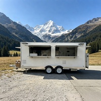 Remorque alimentaire blanche haut de gamme à double essieu, avec deux fenêtres de service, cuisine complète avec hotte, cuisinière et friteuse pour la vente ambulante