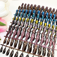 Faux ongles courts effet œil-de-chat dégradé, codés par taille ; Faux ongles minimalistes de couleur unie haut de gamme, forme trapèze ; Préfabriqués