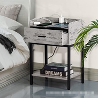 Table de chevet moderne en bois avec étagère de rangement et station de charge, table d'appoint compacte