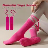 Chaussettes de Pilates mi-mollet respirantes et antidérapantes en dentelle, personnalisables, pour femmes, idéales pour le yoga et les sports d'intérieur (vente en gros)