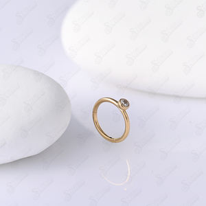 Piercing de Nariz Hipoalergénico con Segmento Articulado de Titanio G23, Chapado en Oro de 14K, Zirconia, Perforación Lateral de 2.5mm, Engaste de Disco - Product Image 2