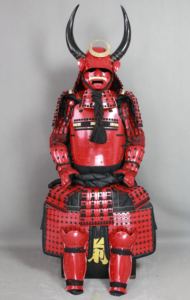 Armadura de Samurái Roja Brillante de Tamaño Real, Disfraz de Samurái Kabuto Tradicional Japonés con Cresta de Luna y Cuernos de <span class=keywords><strong>Toro</strong></span> Grandes <span class=keywords><strong>para</strong></span> Decoración de Museos - Product Image 2