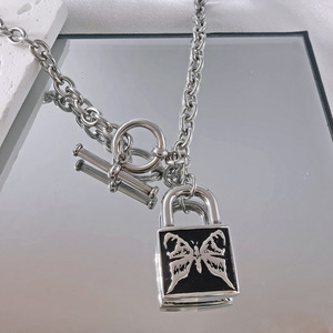 Collar con Colgante de Candado 3D con Patrón de Mariposa en Acero Inoxidable, Joyería de Moda Unisex - Product Image 4