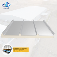 Panneau de toiture sandwich en polyuréthane à quatre ondes isolé thermiquement en gros pour entrepôt en acier, entrepôt frigorifique, montage photovoltaïque solaire