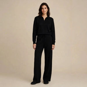 Ensemble deux pièces en tricot noir pour femme, haut à manches longues avec col polo et fermeture éclair, et pantalon large à cordon de serrage - Product Image 1