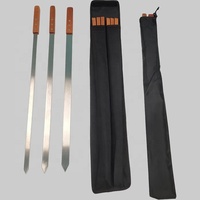 Brochettes de barbecue à kebab en acier inoxydable du fabricant Logo laser Outil plat à long bâton Manche en bois Brochette de kebab avantageuse et bon marché