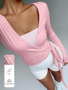 Haut de yoga sexy rose à manches longues pour femme, en tricot de spandex, avec encolure en V, à nouer sur le devant, sans couture, pour le fitness et l'entraînement en salle de sport - Product Image 4