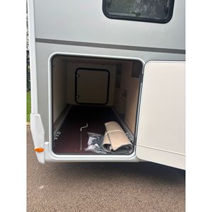 Sunlight Adventure T680 5 places, caravane de type autocar, intérieur noir, accessoires, transmission automatique, 165 ch - Product Image 1