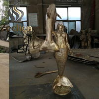 Statues de sirène et de dauphin en bronze coulé sur mesure, utilisées pour la mise en scène aquatique de la villa de plage en bord de mer