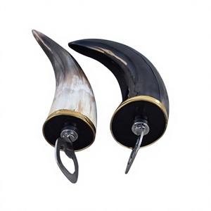 Gourde en corne naturelle faite à la main de qualité export pour whisky, vin, eau – Durable, écologique, style luxueux - Product Image 1