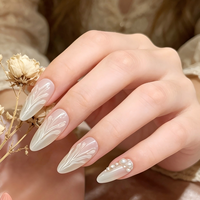 Vente en gros de faux ongles de luxe 3D en perles, design coquille de sirène, forme amande, faits à la main, étiquette privée, ongles artificiels