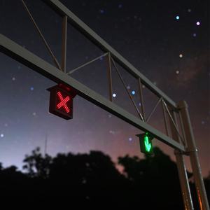 Feux <span class=keywords><strong>de</strong></span> circulation pour barrière <span class=keywords><strong>de</strong></span> péage durables, double face, avec croix rouge et flèche verte, IP65, 600 mm - Product Image 5