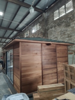 Sauna extérieur traditionnel sur mesure avec chaise longue intégrée, cabine de sauna en bois massif pour villa et jardin, avec zones humides et sèches